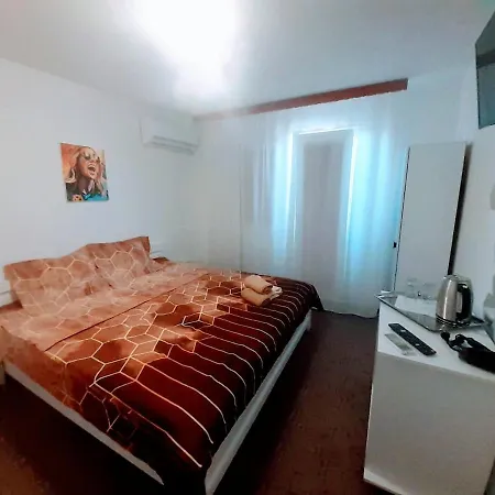 Atipic Guest house