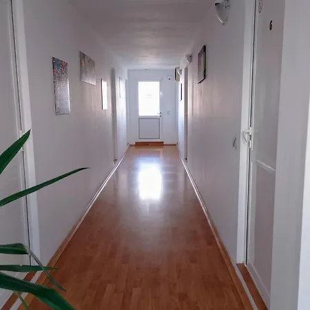 Atipic كوستِنيست