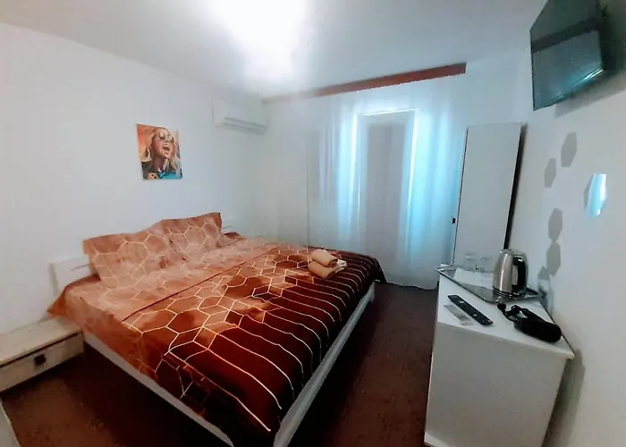 Atipic Πανσιόν