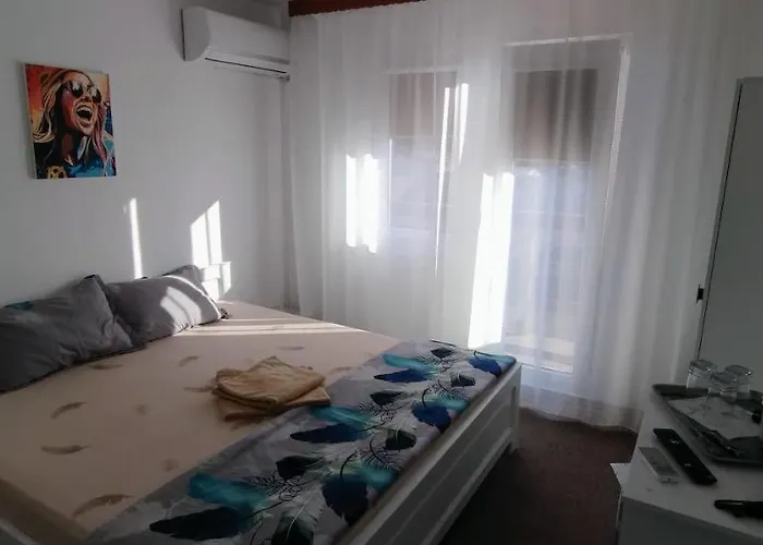 Atipic Πανσιόν Costinești